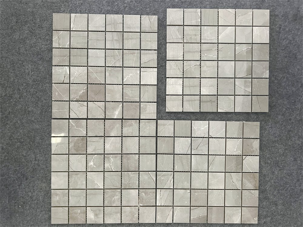 Серые мозаичные плитки из фарфора для современного интерьера