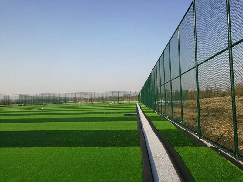 Heavy Duty Galvanized Chain Link Fence Soccer Field Fence for Outdoor Sports Ground and Football Training Facility