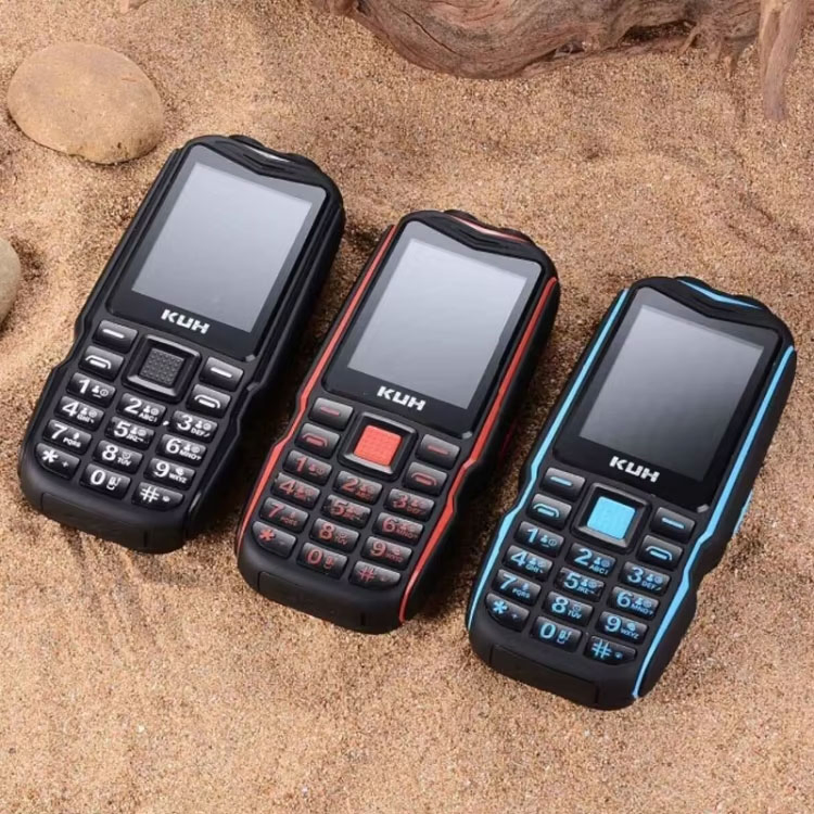 Прочный кнопочный телефон 2G с 2.4-дюймовым экраном и двумя SIM