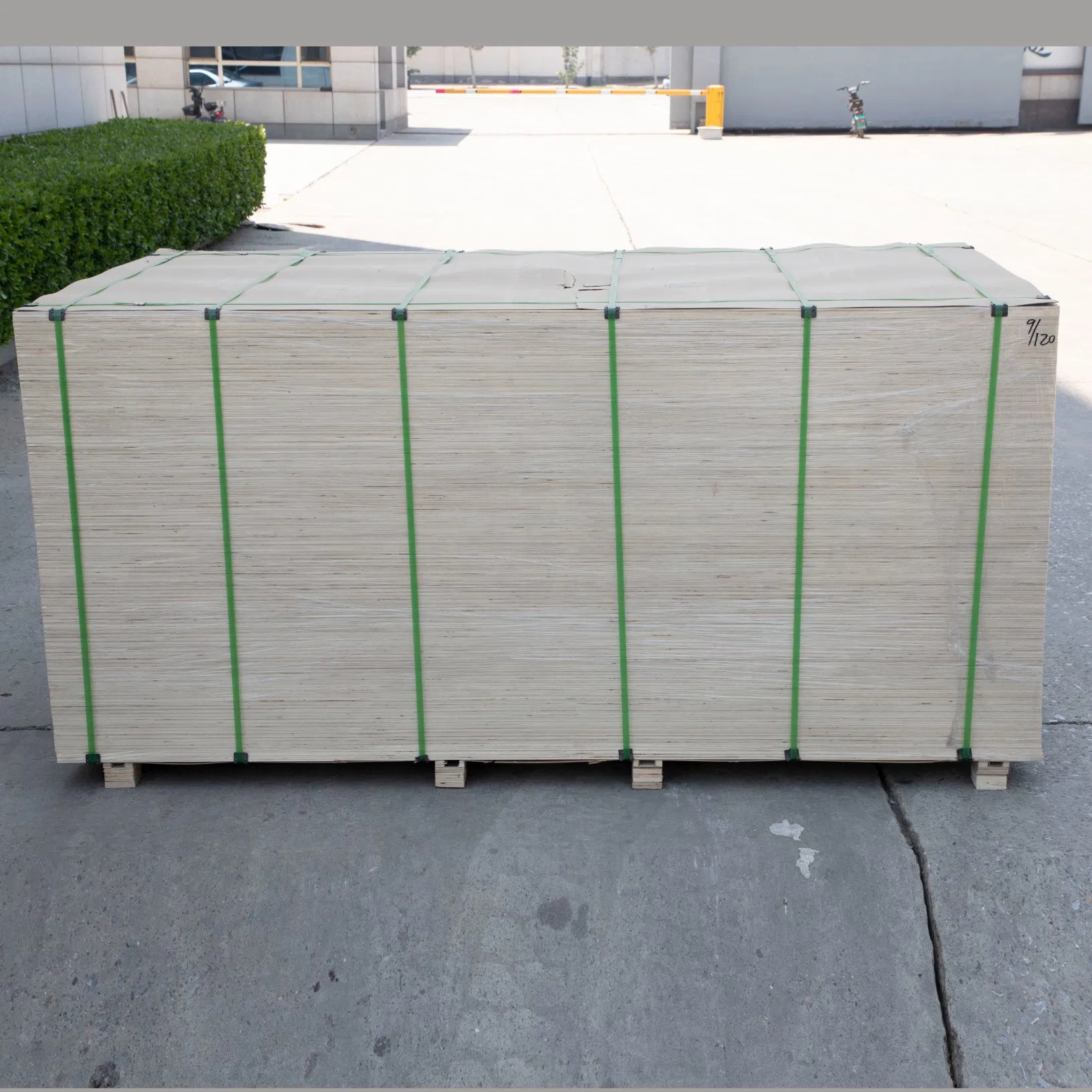 18mm Laminated Biz Standard Construction Formwork Commercial/Marine Plywood