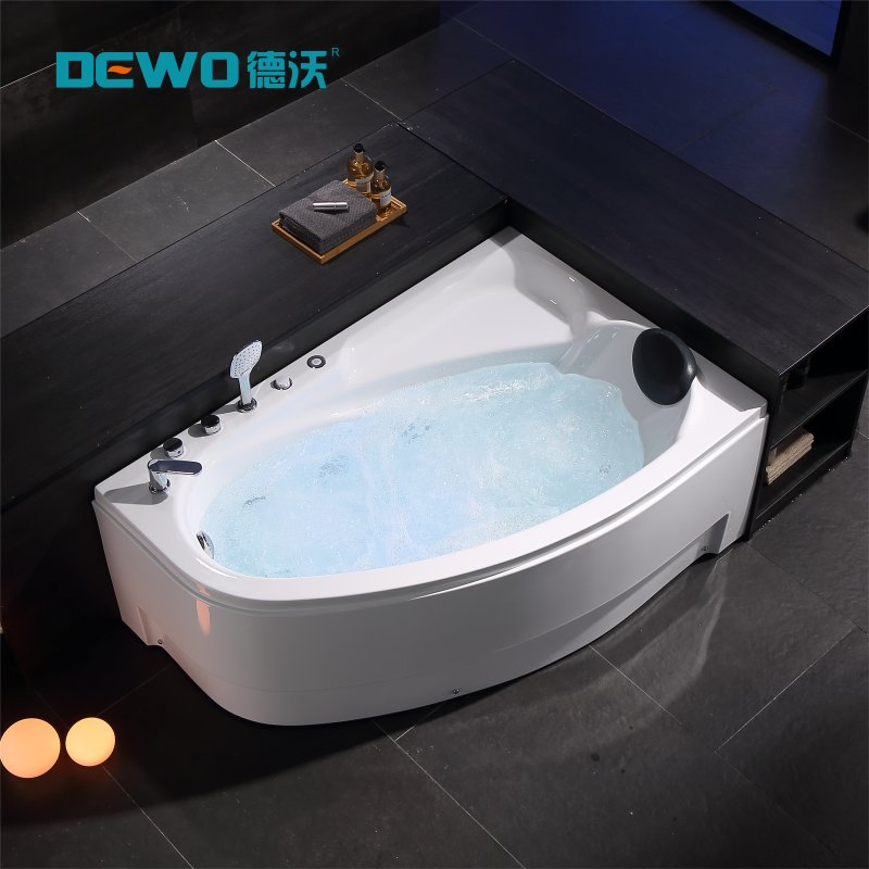 Угловая ванна с гидромассажем DEWO SS310