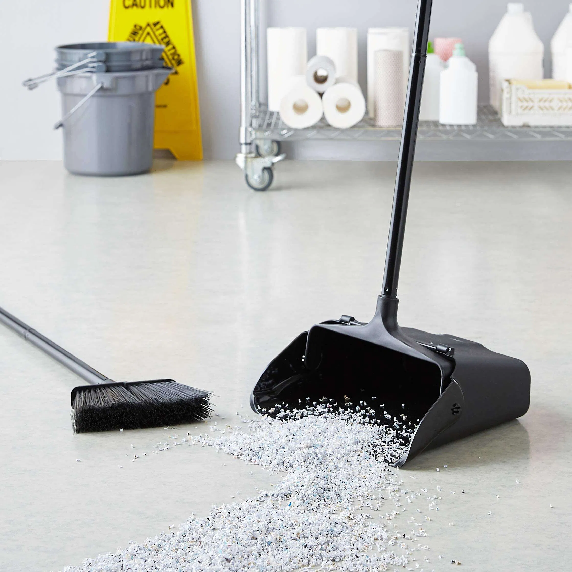 Innovative Upright Dust Pan with Customizable Head for Convenience