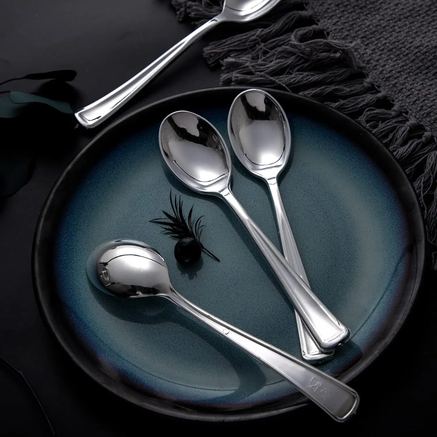 Silver Plastic Spoons Heavy Duty Disposable Spoons Dessert Spoons for Wedding & Party & New Year & Valentine's Day