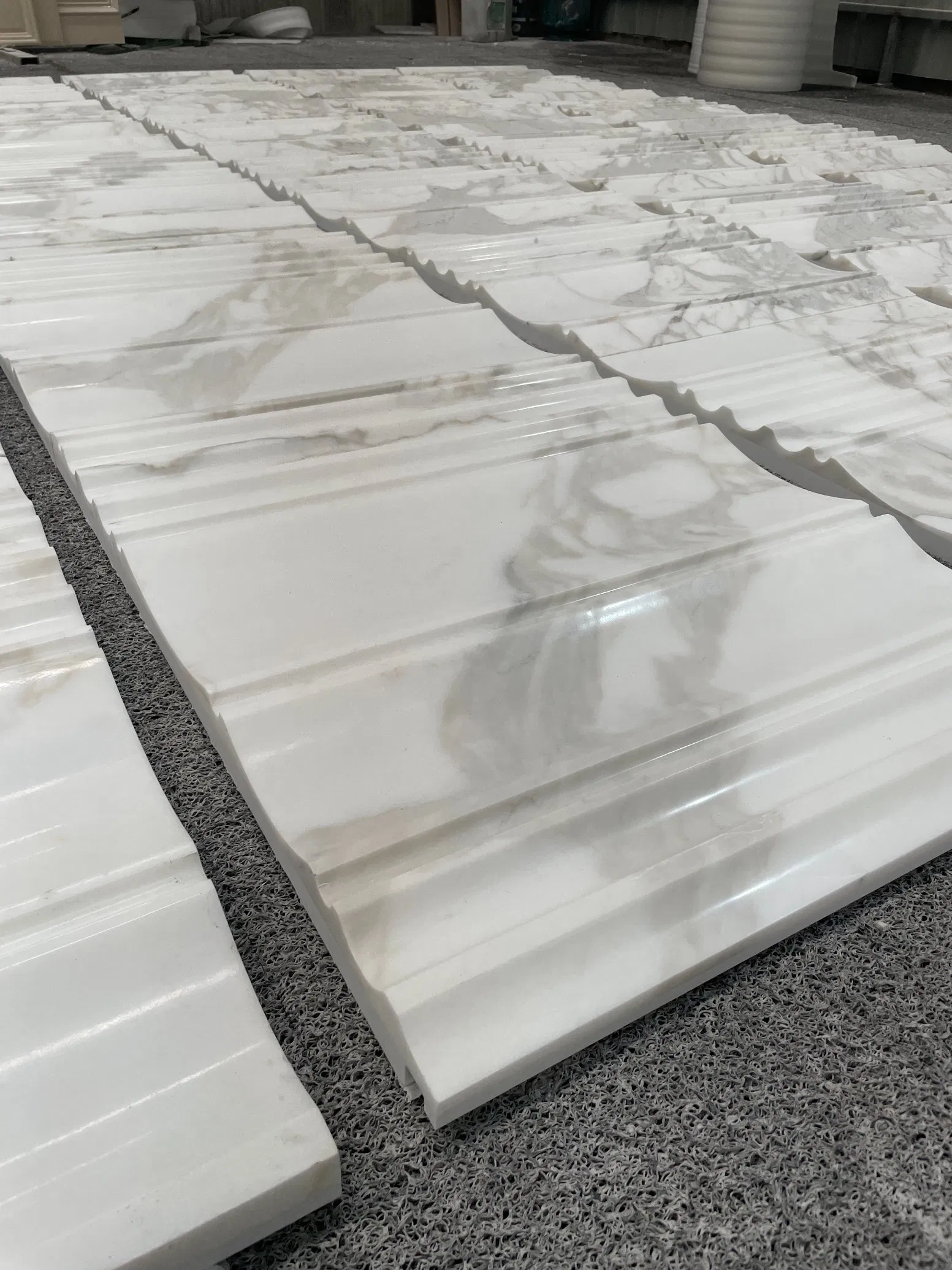 Natural Stone polished/honed Italy Calacatta Gold Marble Carving Wall Tiles for interior/indoor Kitchen/Bathroom/Lobby/room Background Decoration