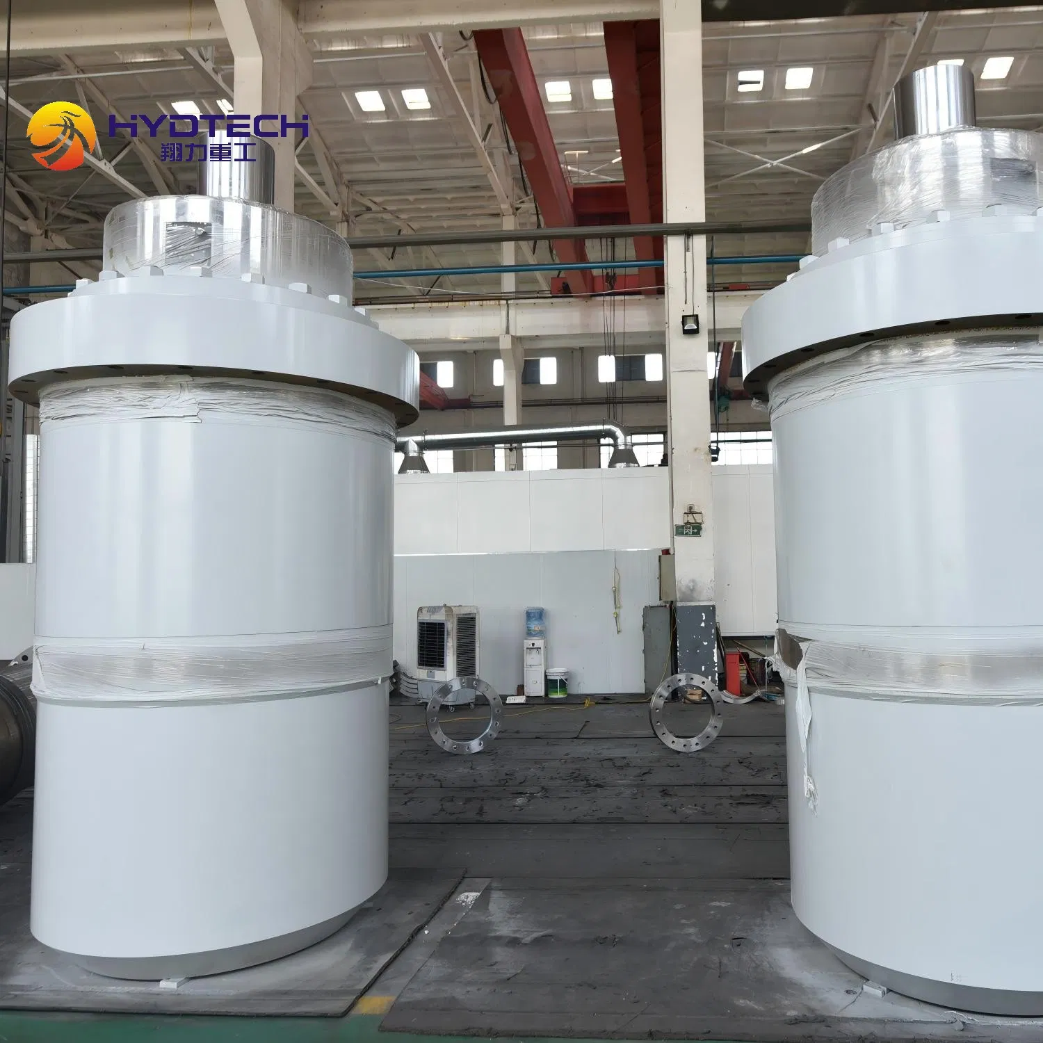 Гидравлический цилиндр для пресса 4000т и экскаваторов