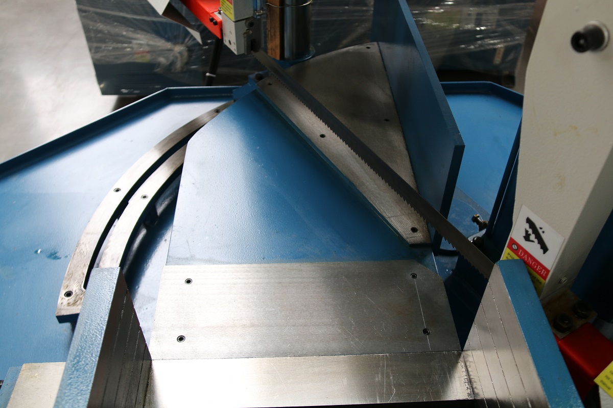 Станок ленточнопильный по металлу GHZ4250/GHZ4260