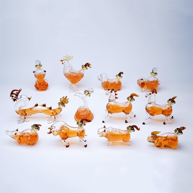 Factory Wholesale New Design Dragon Shape Whiskey Glass Decanter Bottle