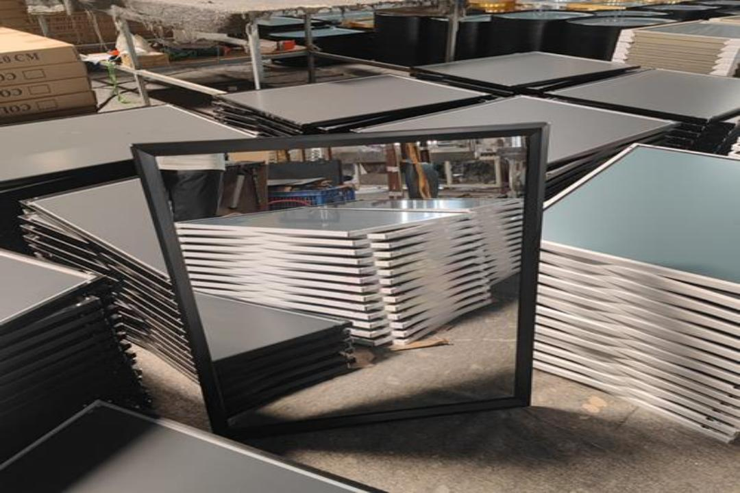 Factory Directly Supplies 2mm/3mm/4mm/5mm/6mm/8mm/10mm Flat/Concave/ Convwx Tempered/Toughened Mirror for Buildings/Automobiles/Decorations Price