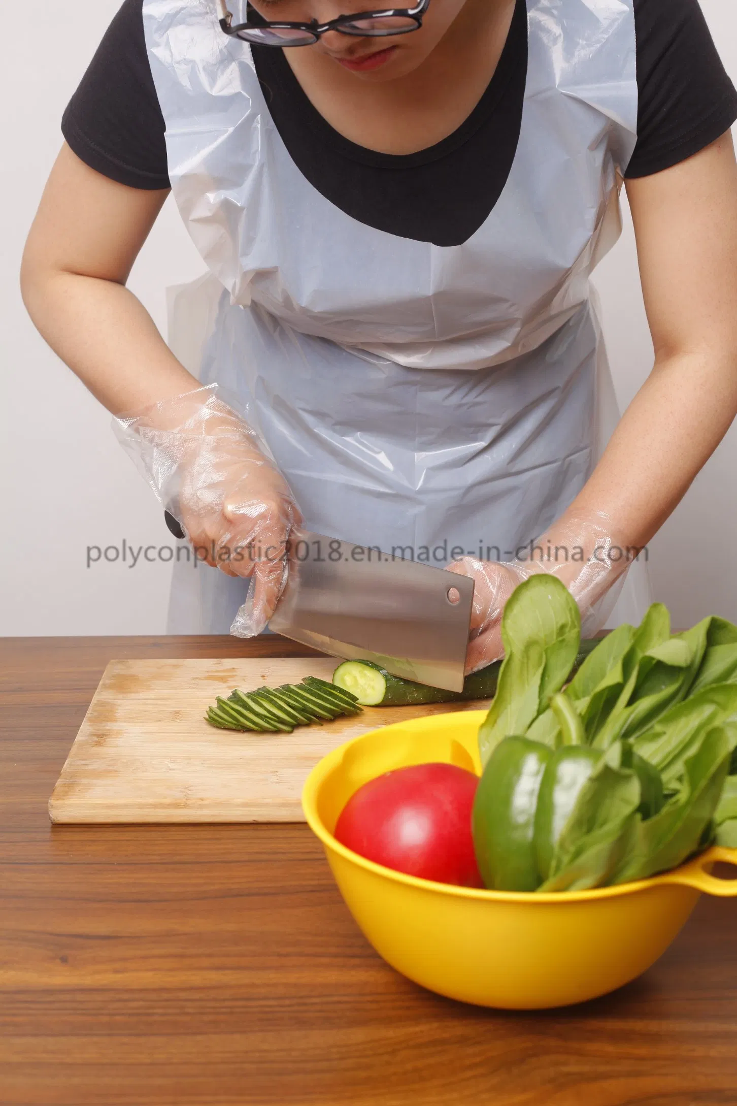 Disposable Aprons Pack of 10 Disposable Polypropylene Polyethylene Aprons Universal Aprons for Men and Women. Waterproof Chef Apron.