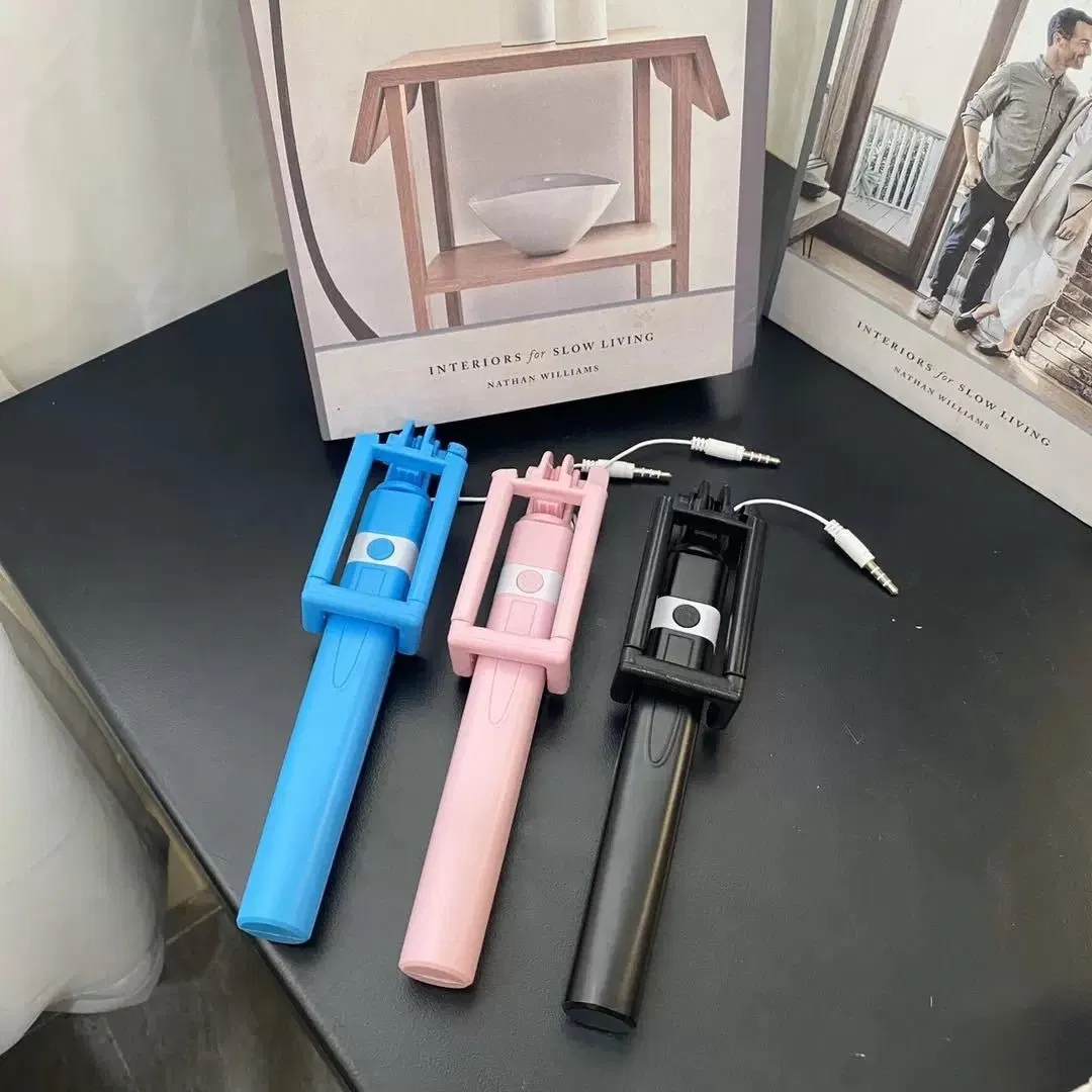 Монопод для селфи с кабелем и Bluetooth