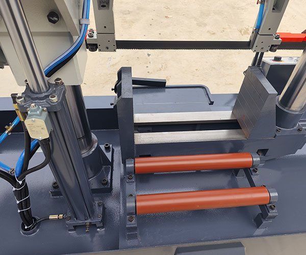 Станок ленточнопильный горизонтальный автоматический гидравлический по металлу GH4260