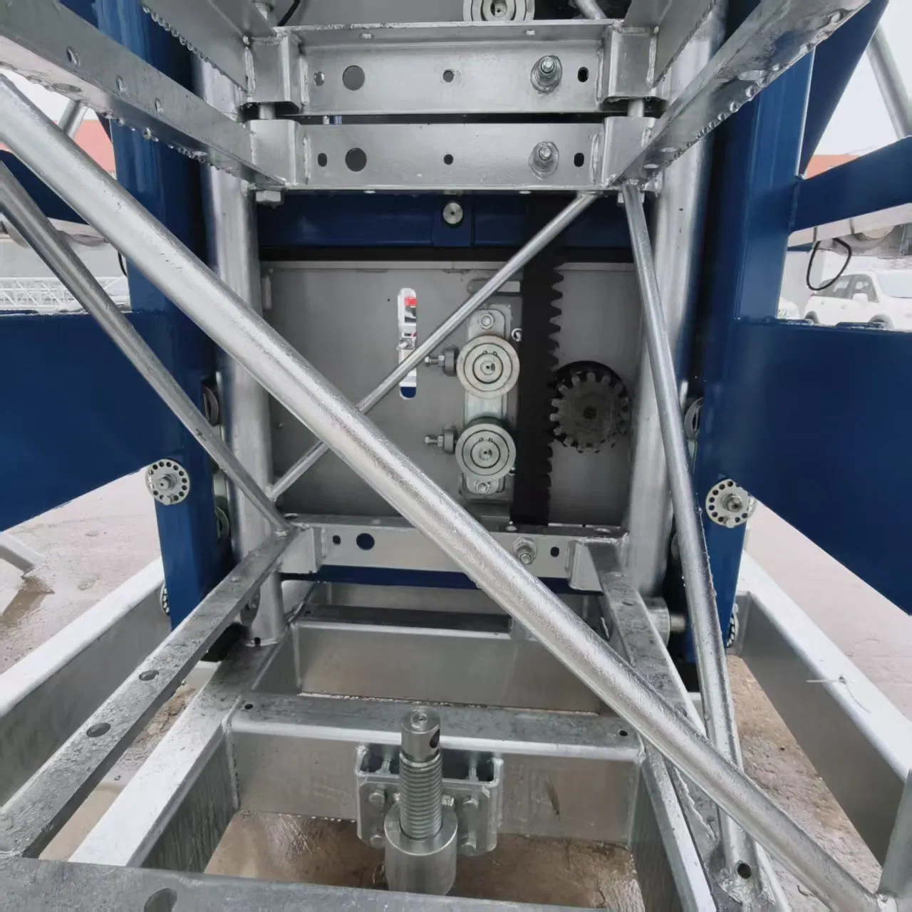 Mast Climber Platform Suspended Self-Propelled Aerial Work Climbing Platform