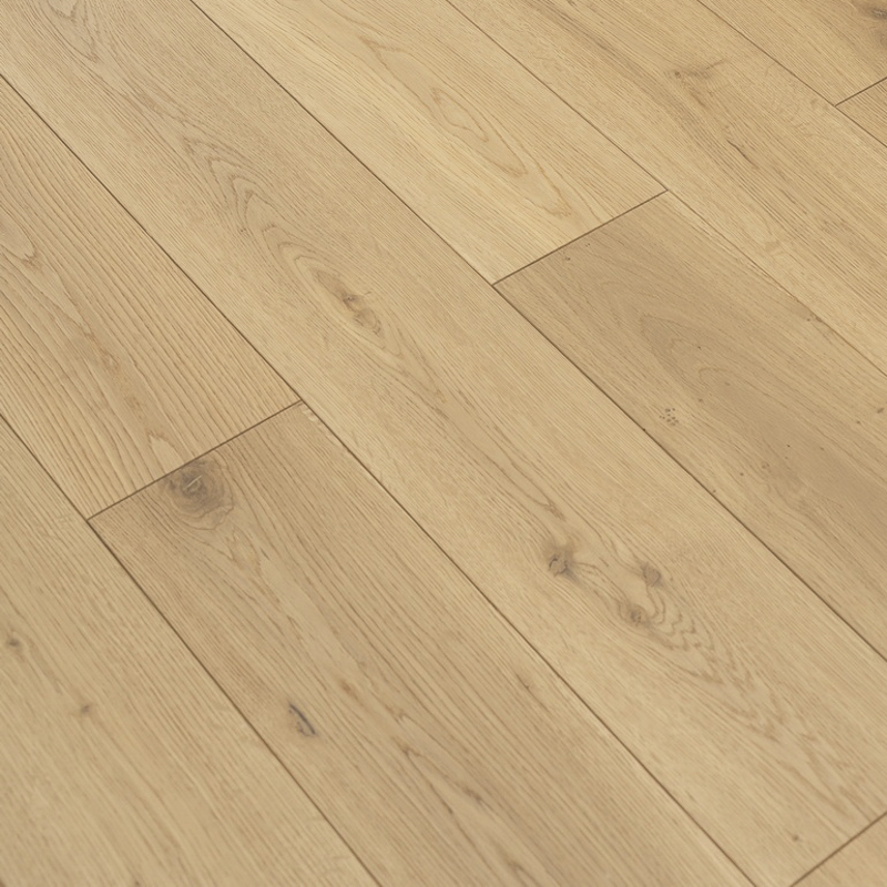 Premium Natural Oak Solid Wood Flooring with Unique Grain