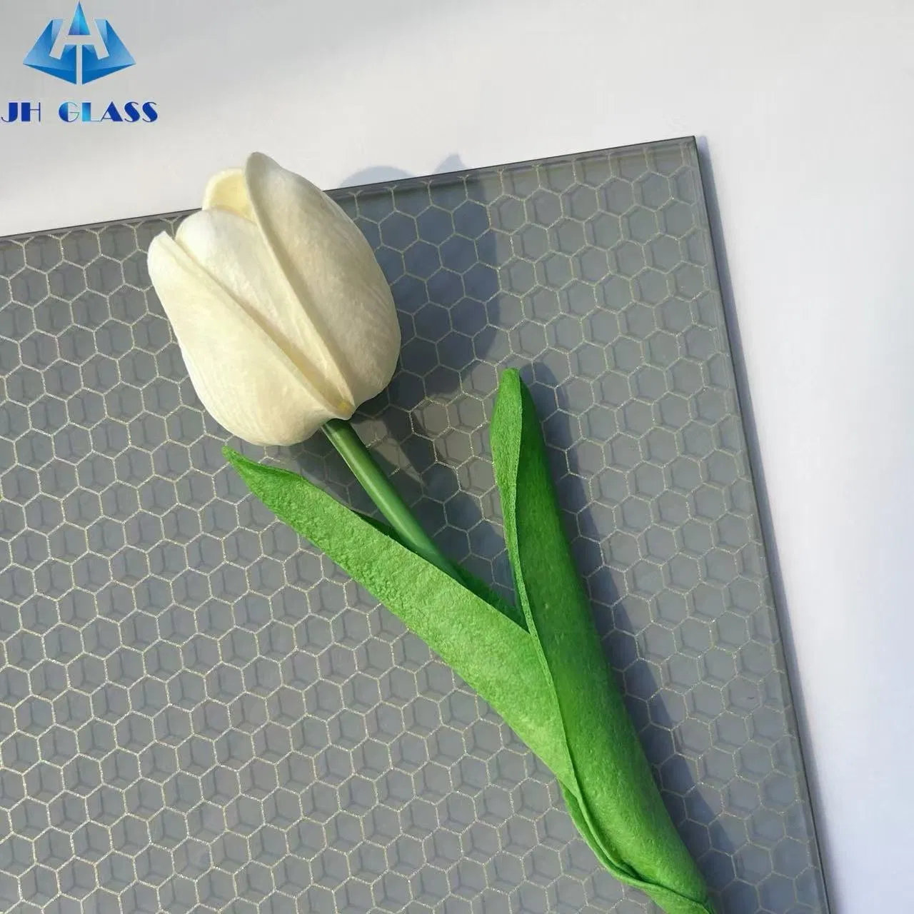 Customizable Elegant Textured Silk Screen Glass Products with Heat Resistance Ideal for Hotel Bathrooms & Office Dividers
