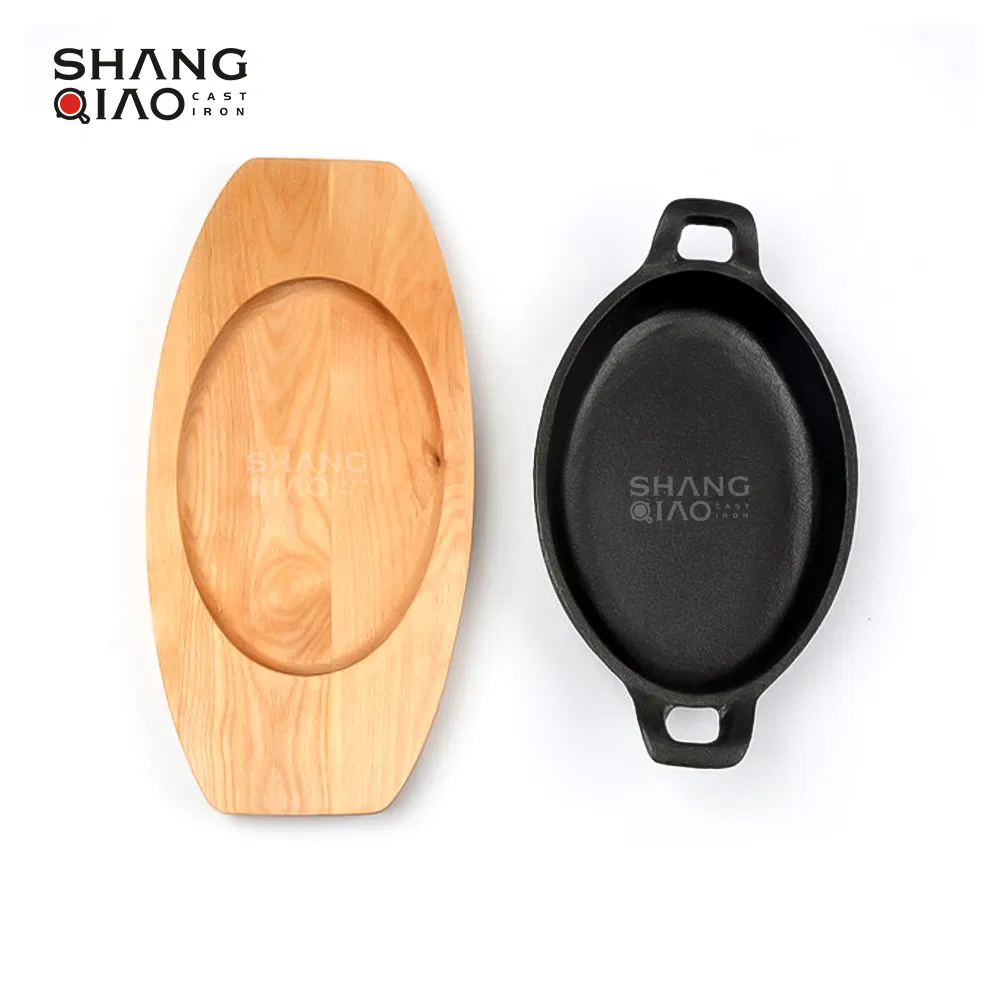 Чугунная овальная сковорода-гриль на деревянной подставке