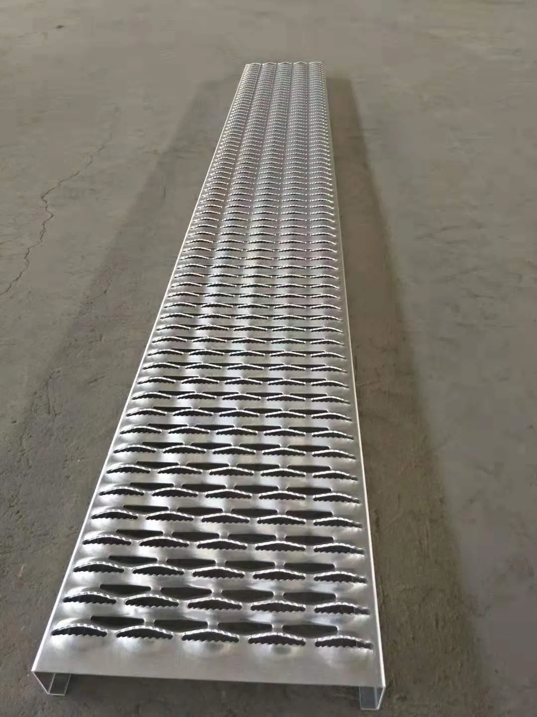 Aluminum Grip Strut from Tec-Sieve