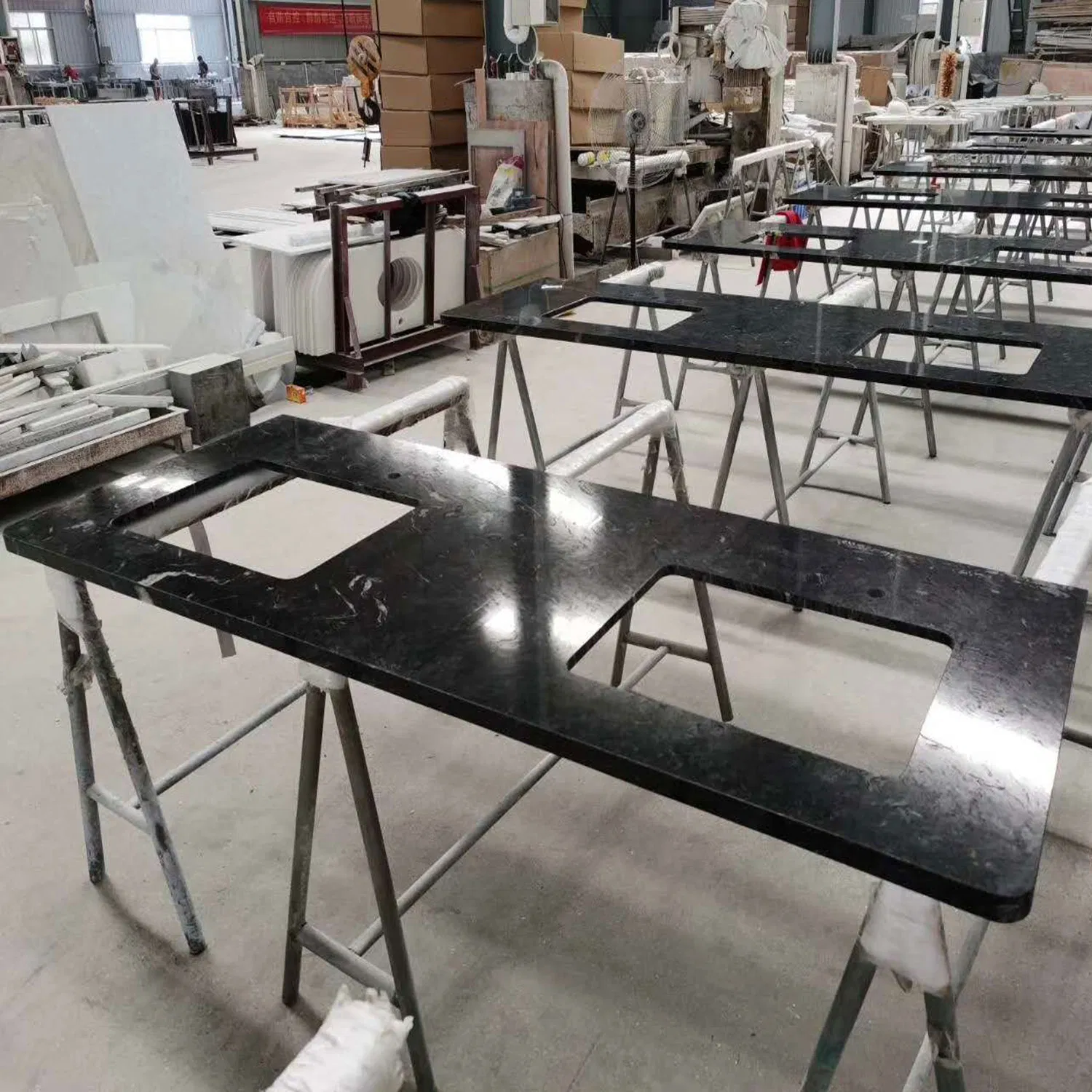 Cut-to-Size Chinese Prefab Polish Kitchen Artificial Quartz Vanity Countertop with Grey Veins