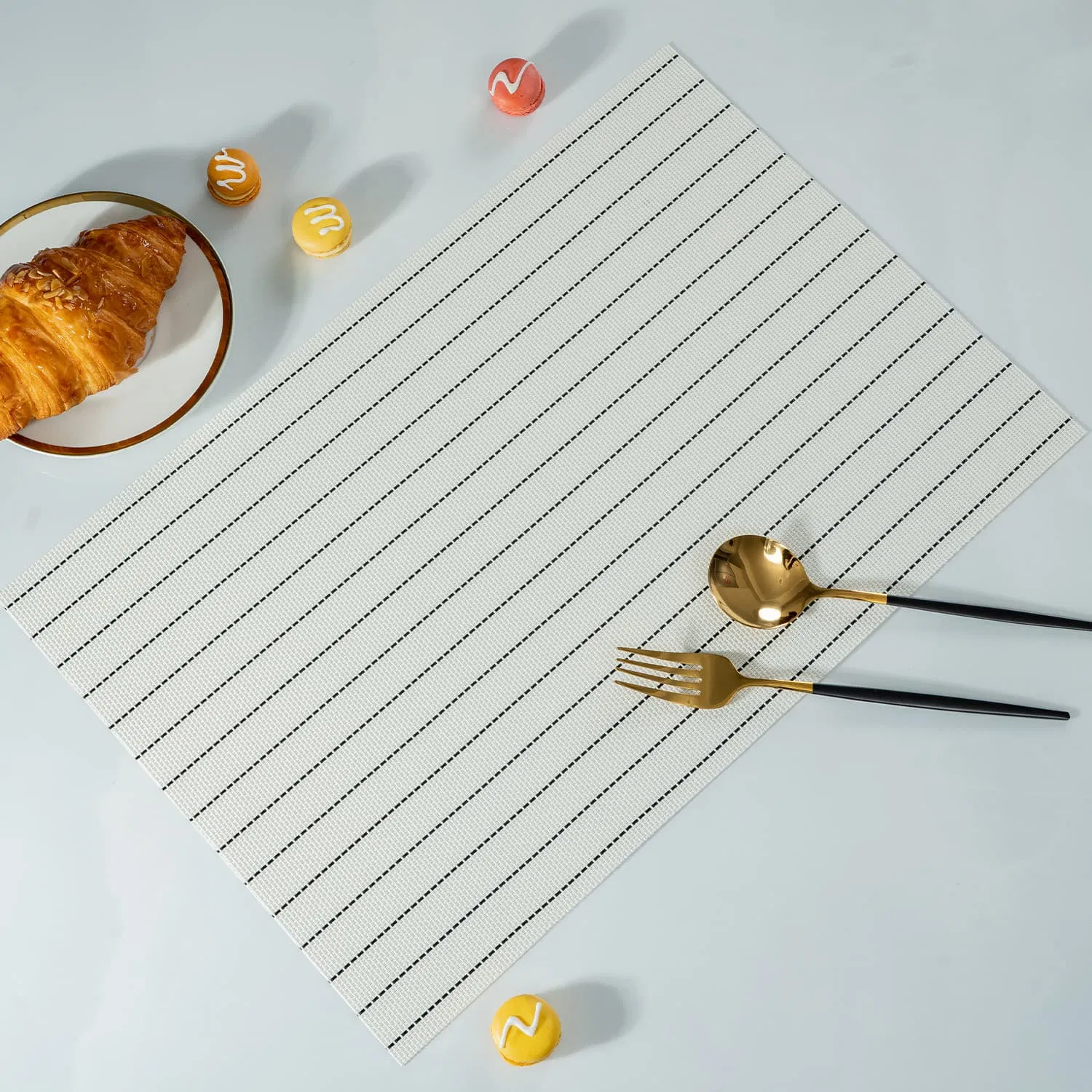 Placematsheat, Resistant Non-Slip Place Mats for Dining Table, Washable PVC Vinyl Woven Table Mats