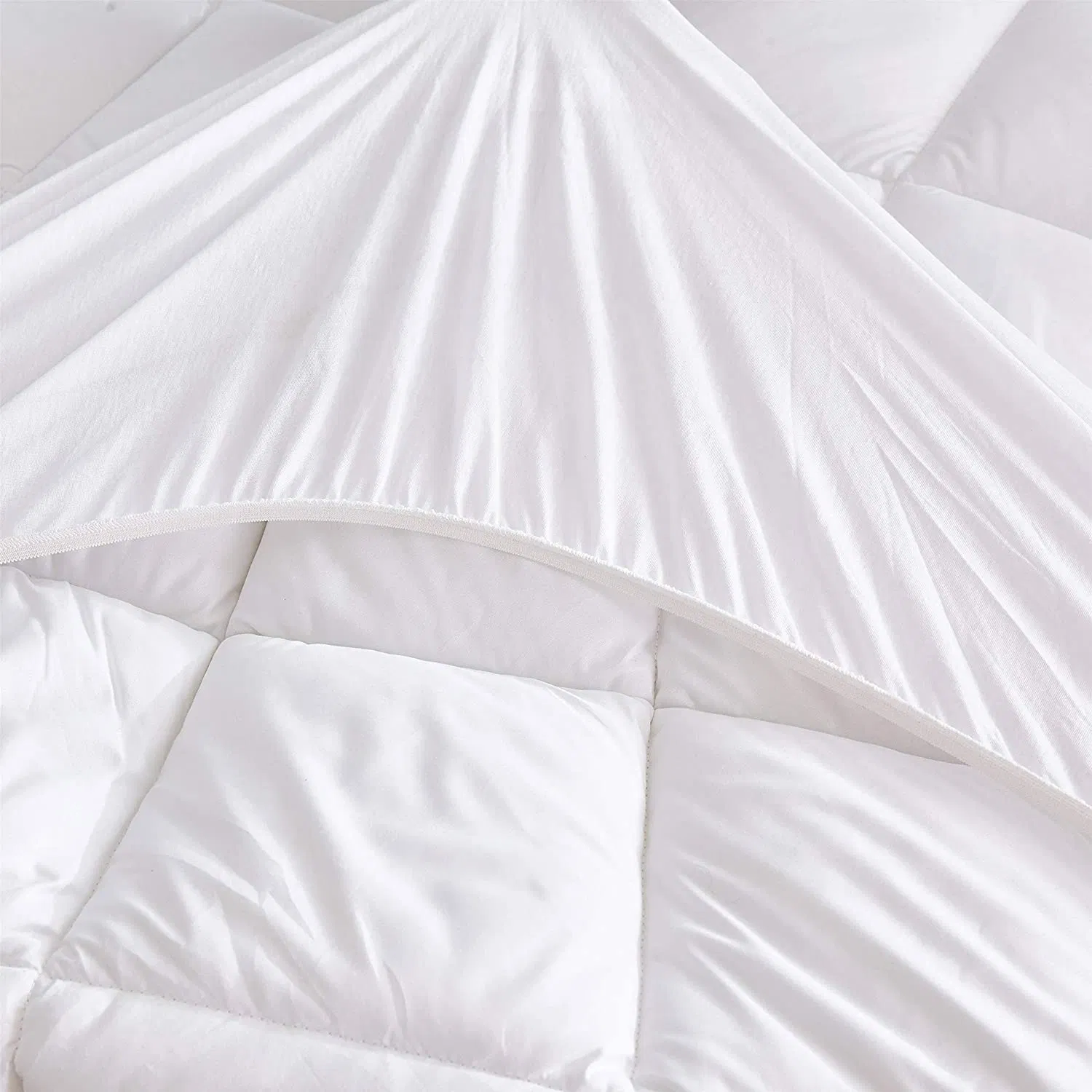 Manufacturer Wholesale Waterproof Polyester Padding Diamond Design Quilted Hotel / Home Bed Mattress Pad Protector with Knitted Elastic Skirt