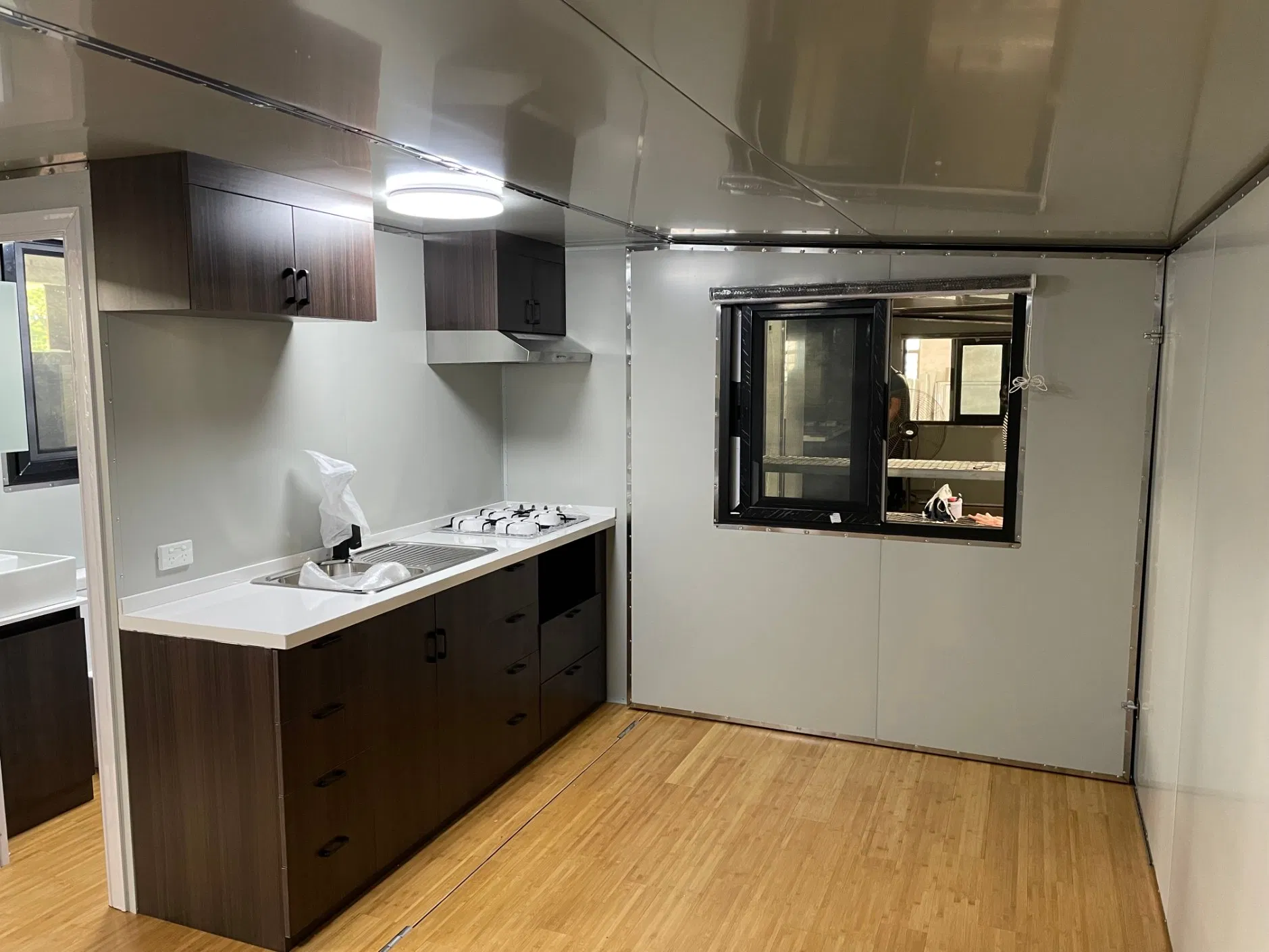 Customized Affordable Movable Apartment Tiny House on Trailer Chassis