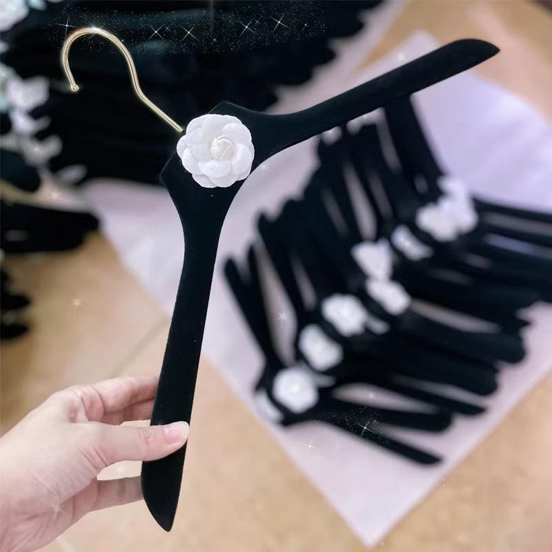 Вешалка для одежды Velvet Flocking с логотипом