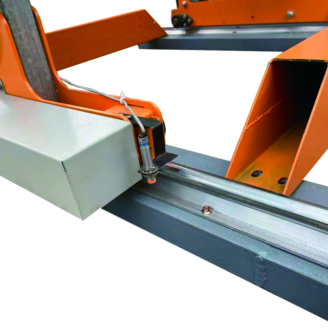 Ленточная пила по дереву