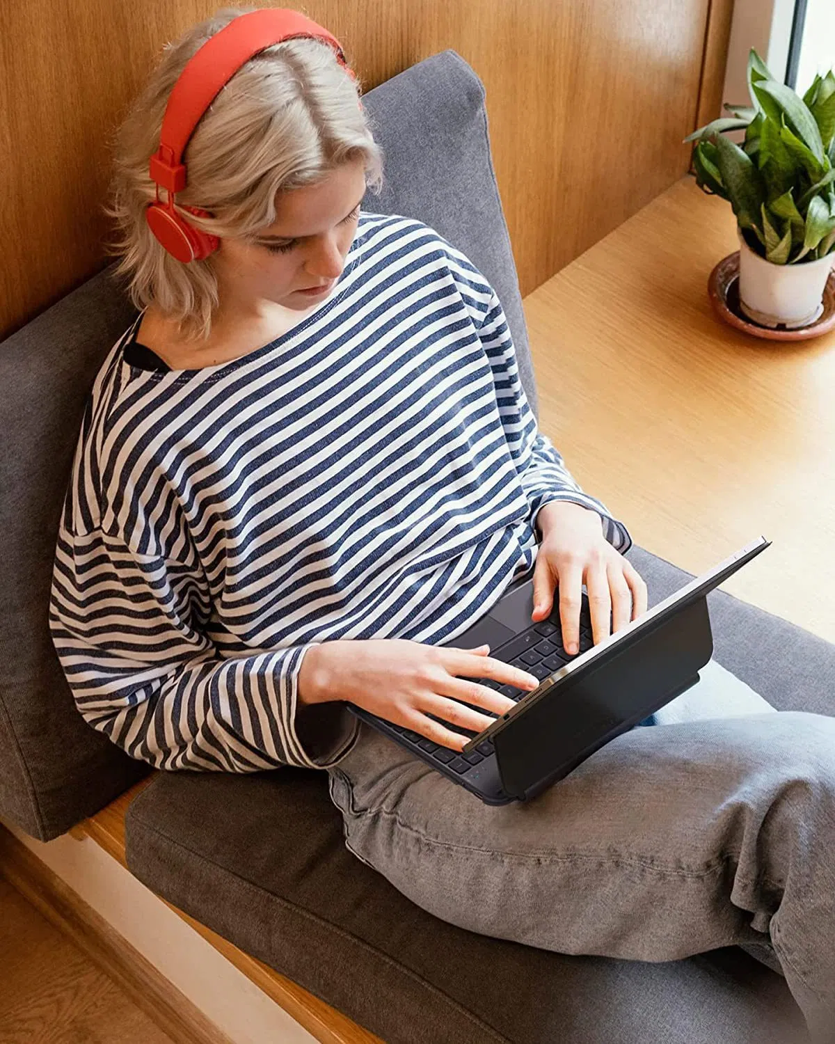 Wholesale Non-Detachable Pivot Magnetic Wireless Bluetooth Keyboard Leather Case for Apple iPad 10/11 Inches Tablet