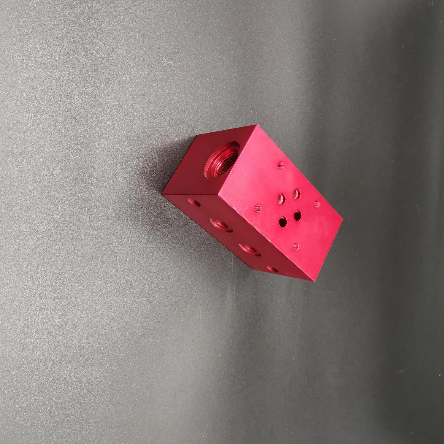 Распределительная плита с ЧПУ обработкой Red Oxidation