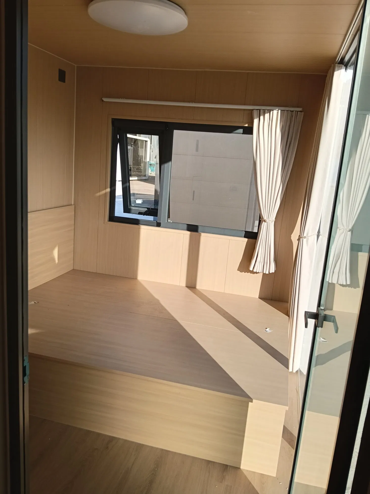 High Quality Factory Outside Multi-Functional Aluminum Sheet Apple House Prefabricated Container House