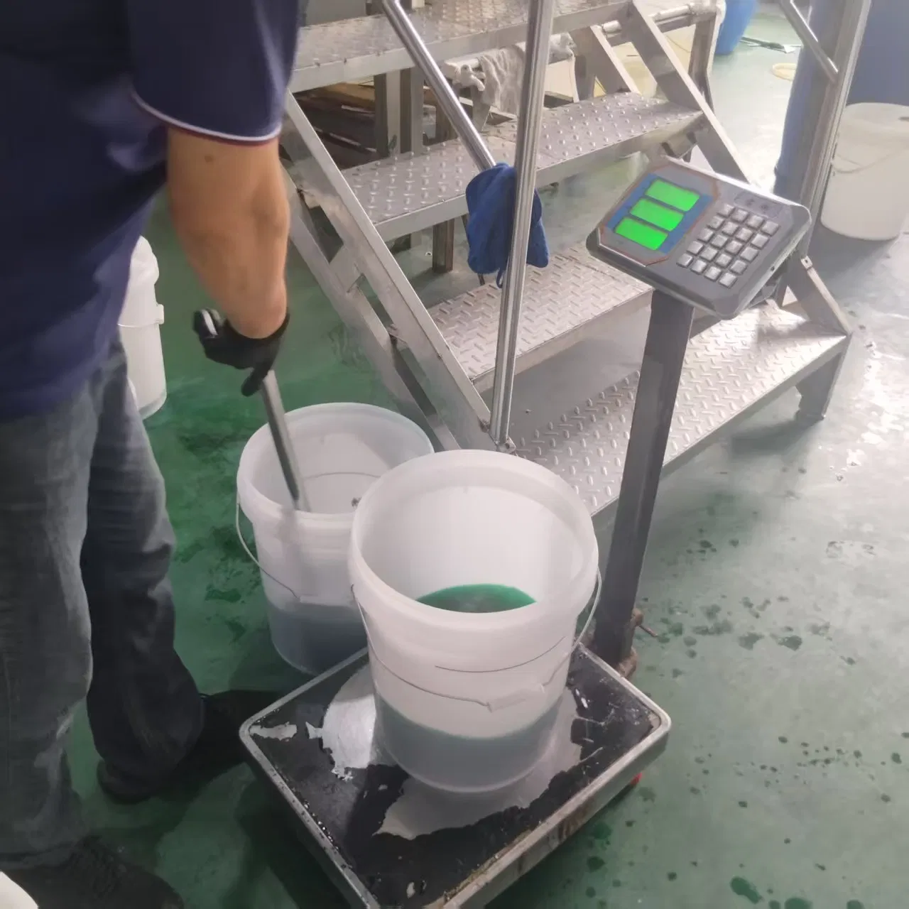 Eco-Friendly Liquid Dishwasher Rinse for Commercial Tableware Use