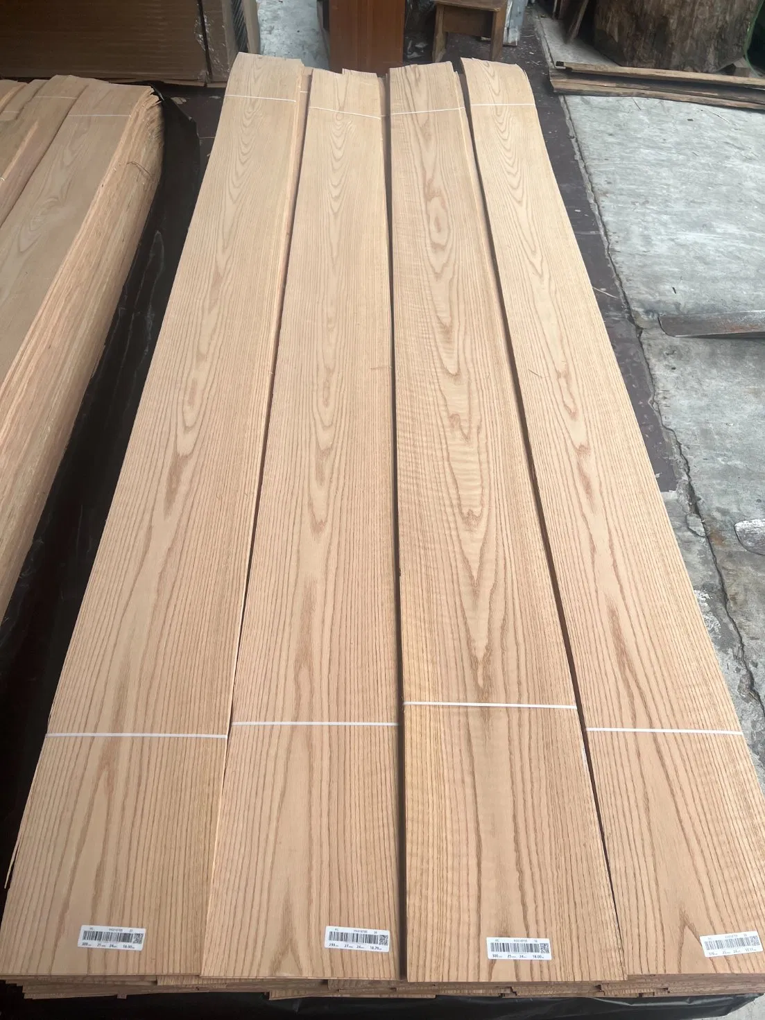 Premium Red Oak Veneer for Luxury Crafting and Furniture