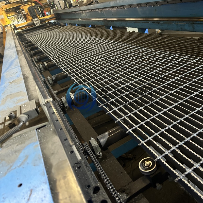 Galvanized 48in Wide Iron Plain Smooth Shape Bearing Bar Welded Grating Steel Walkway for Industrial Floor/Safe Deck/Metal Platform/Stairs/Building Structure