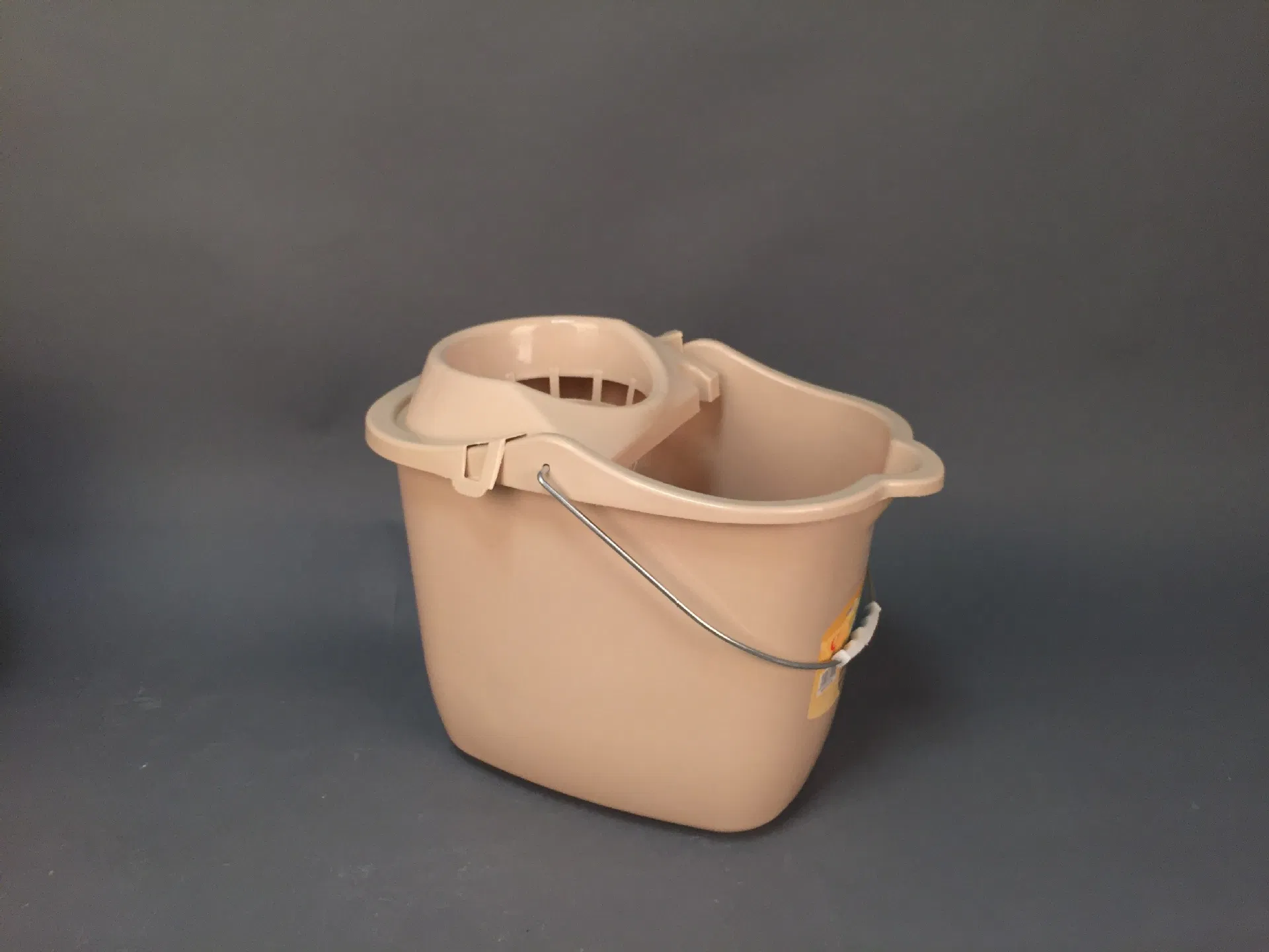 15 Litre Bucket with Wheel Tow Mopping Bucket with Wheel Funnel