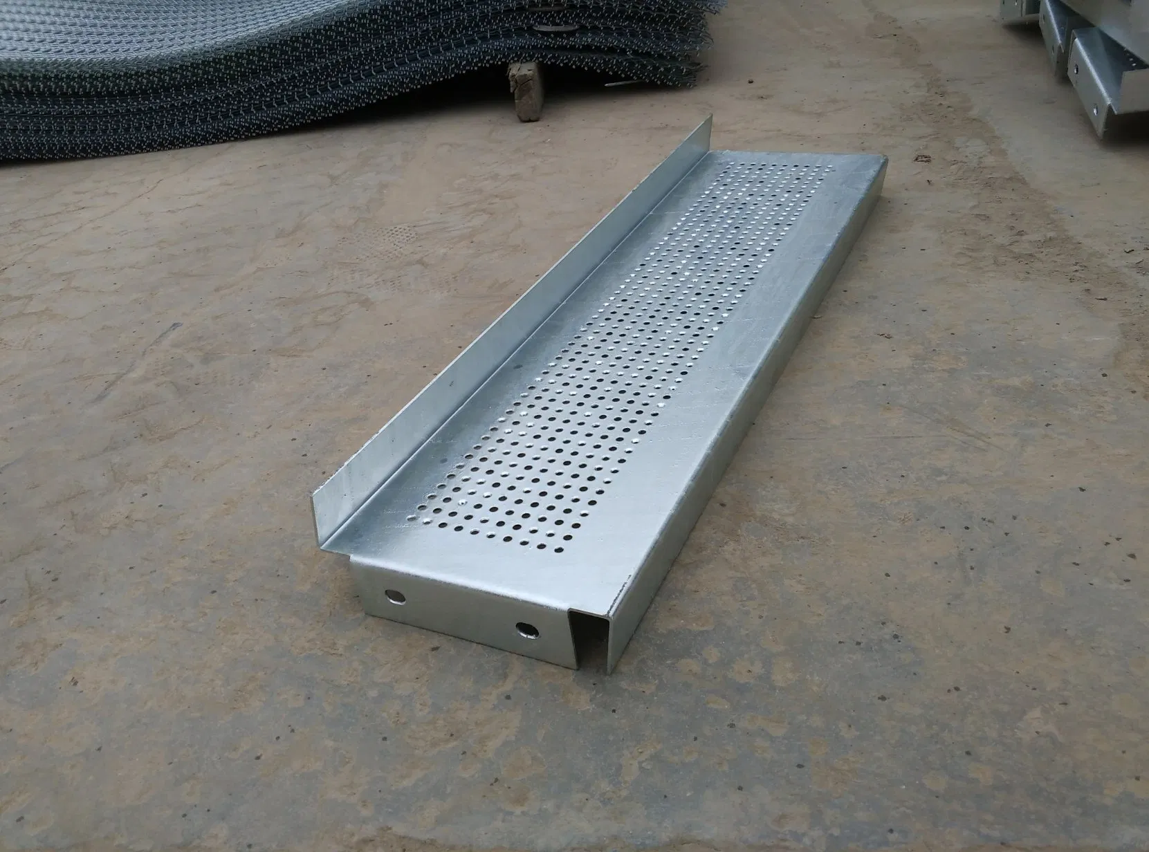 Heavy-Duty Serrated Steel Grating for Safe Walkway Platforms