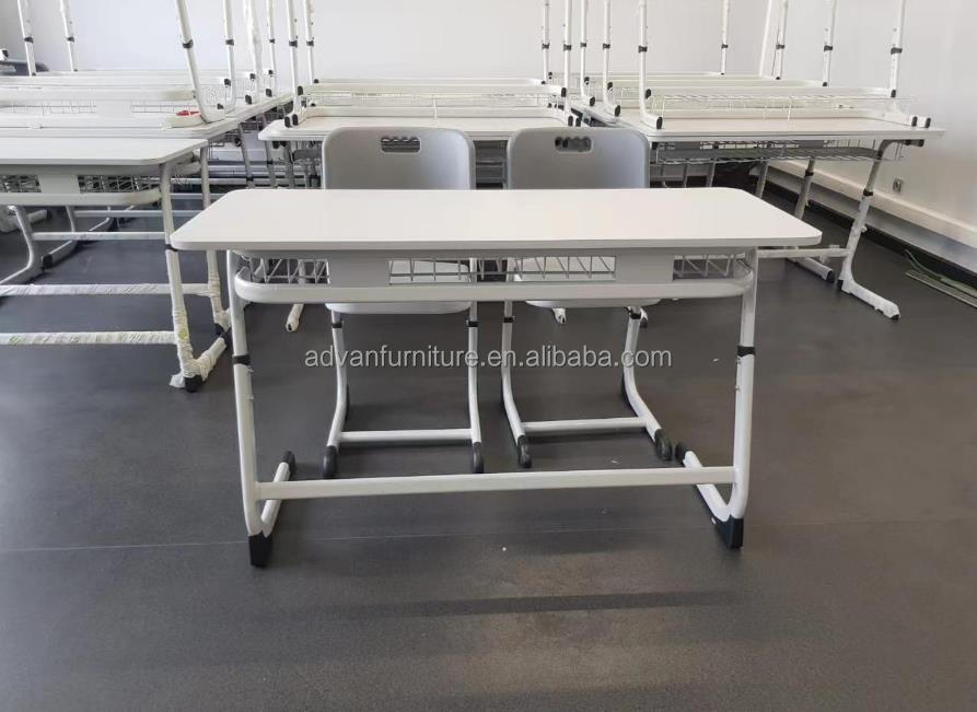 Парта школьная регулируемая с пластиковым стулом