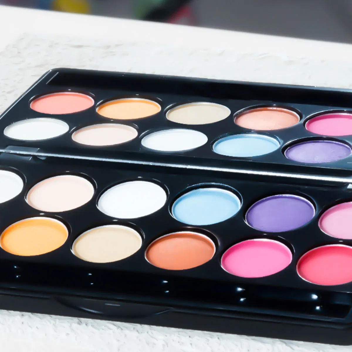 Vegan Multichrome Glitter Eyeshadow Palette for Custom Makeup