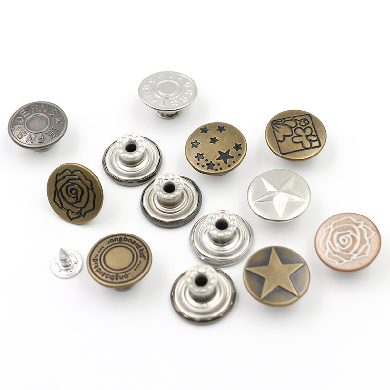 Куртка джинсовая с латунным логотипом