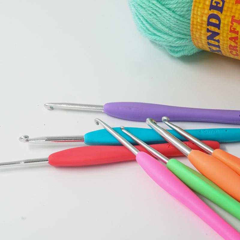 7 Colours Plastic Handle Aluminum Crochet Hook Set