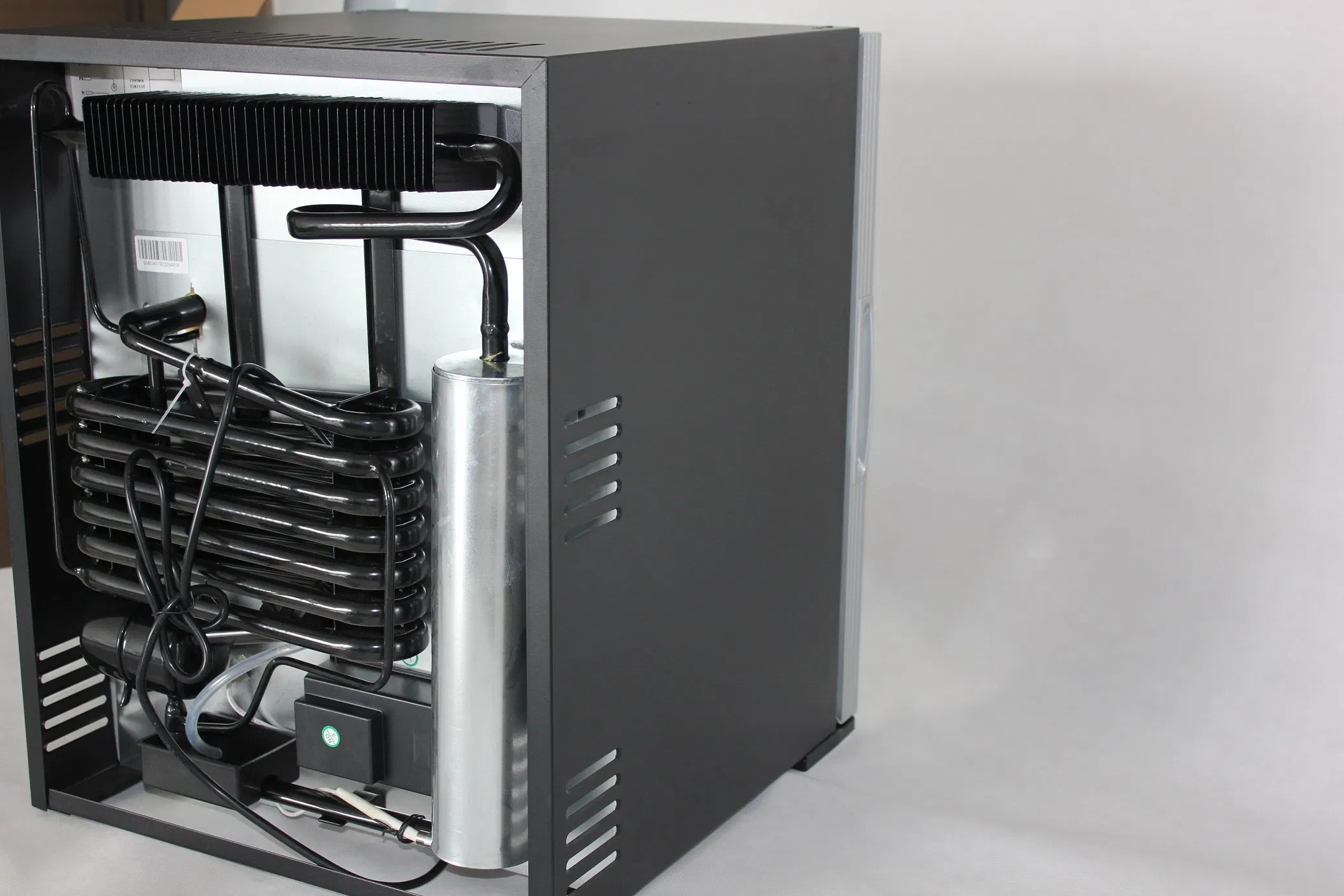Mini Refrigerator with Solid Door (17Liters)