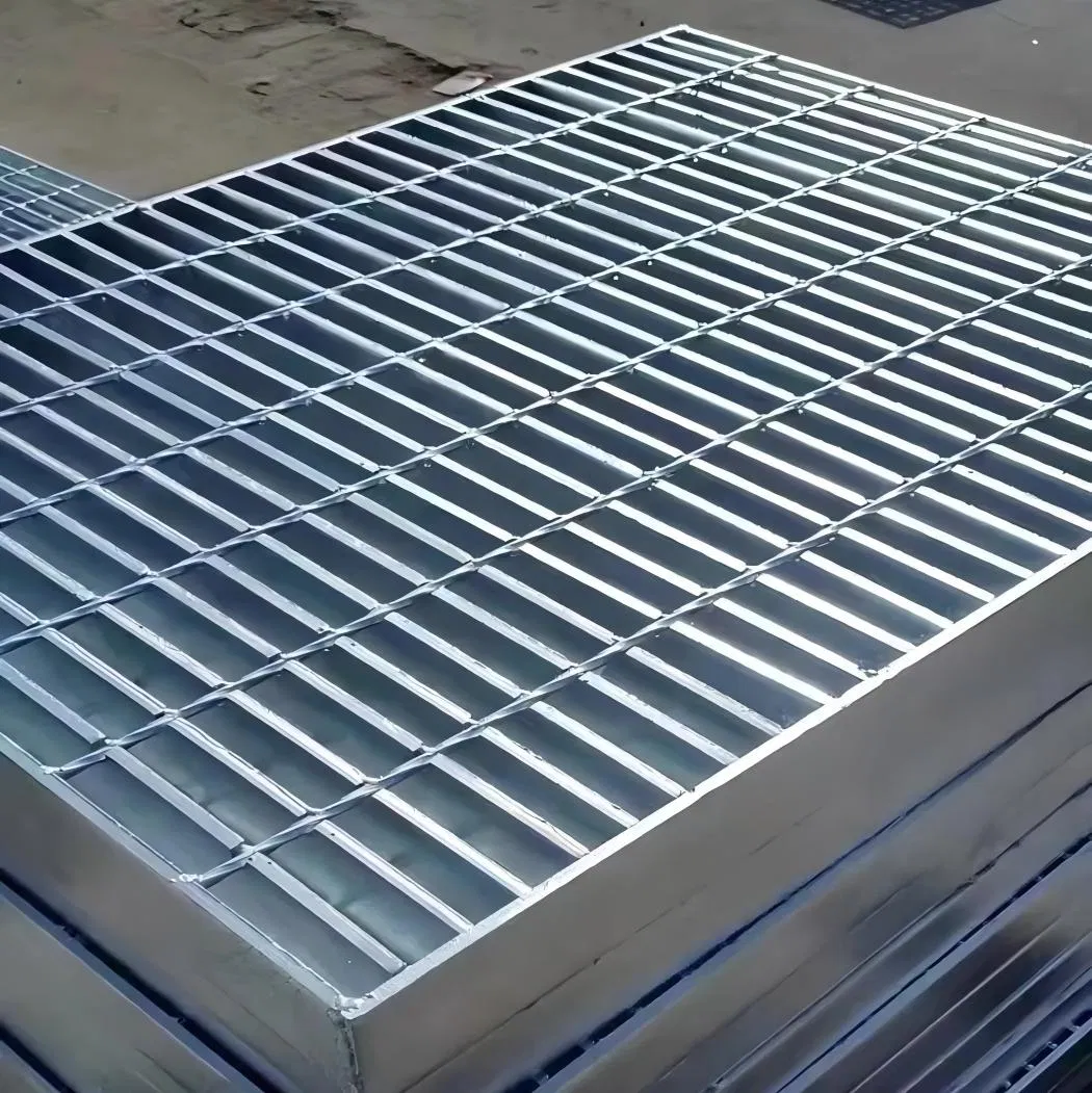 Hot DIP Galvanized Bar Grating Steel Floor Grating with Checkered Plate for Catwalk