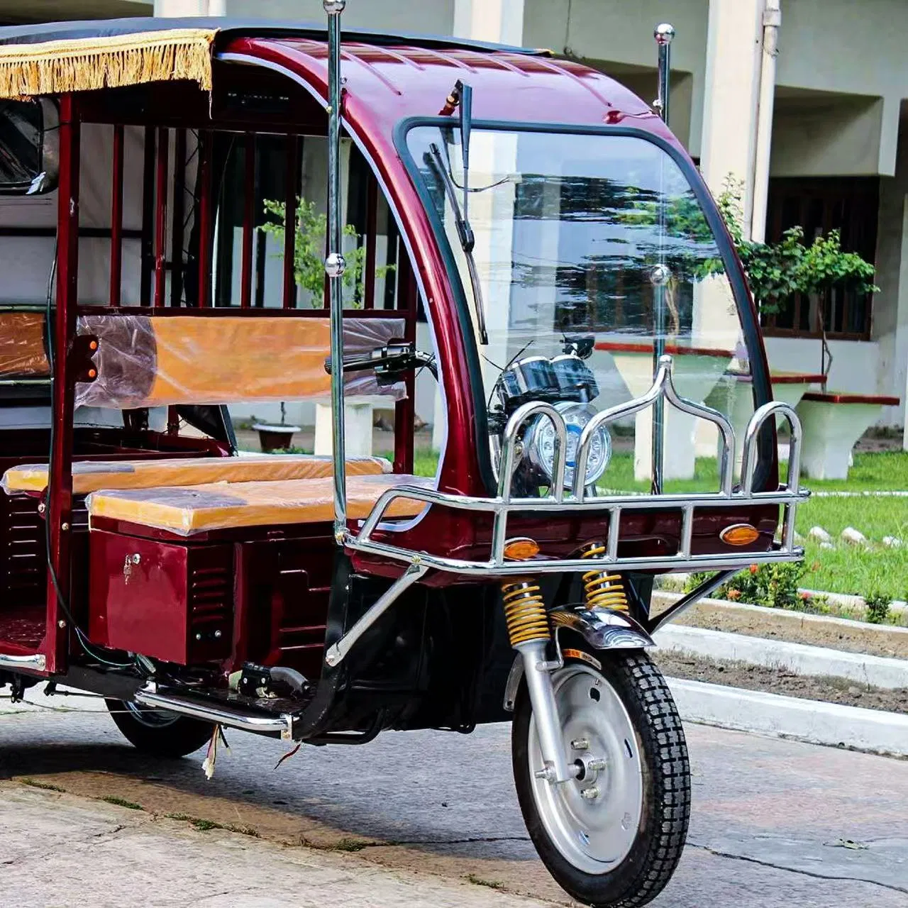 Bajaj Clear Windscreen Tempered Glass for Large Household Vehicle