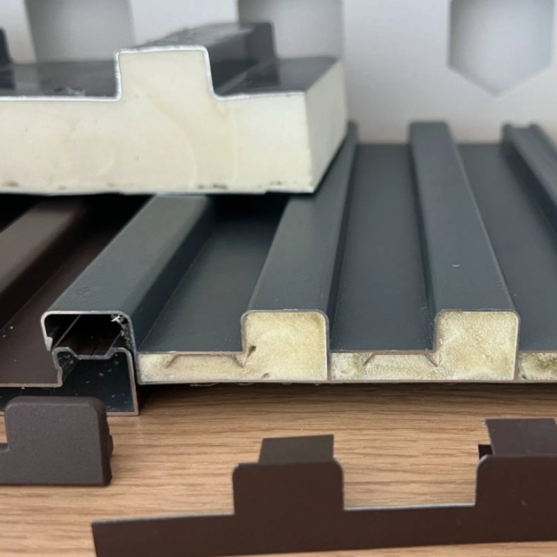 Lightweight Durable Sandwich Panel De Poliuretano Great Wall Aluminum Insulated Roof Tile for Fireproof and Heat-Insulating Exterior Wall