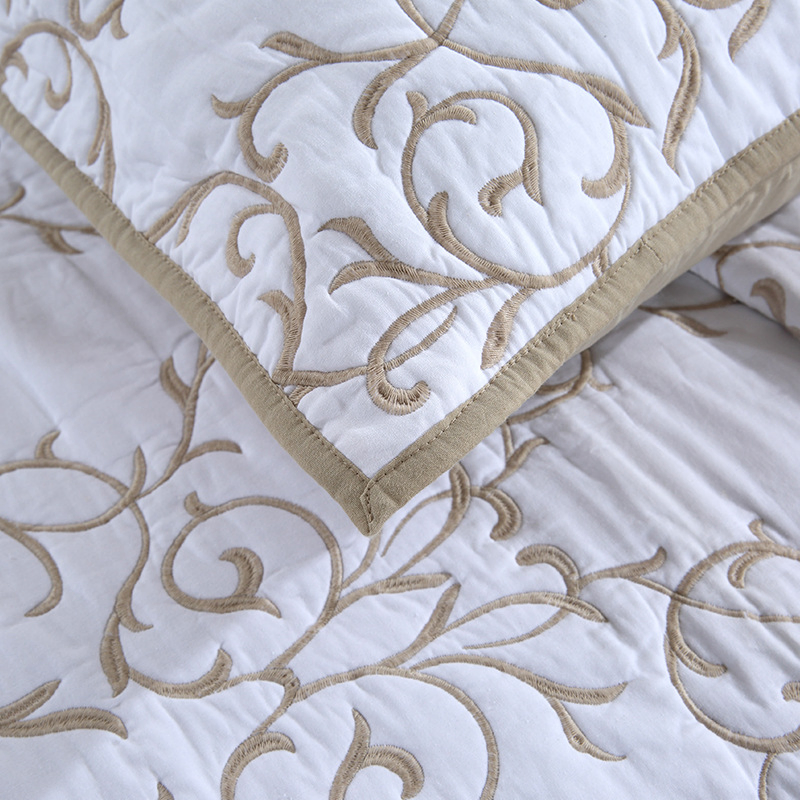 Hotel Textile 100% Cotton Embroidery Coverlets Set Quilts Bedding Bedspreads for Hotel