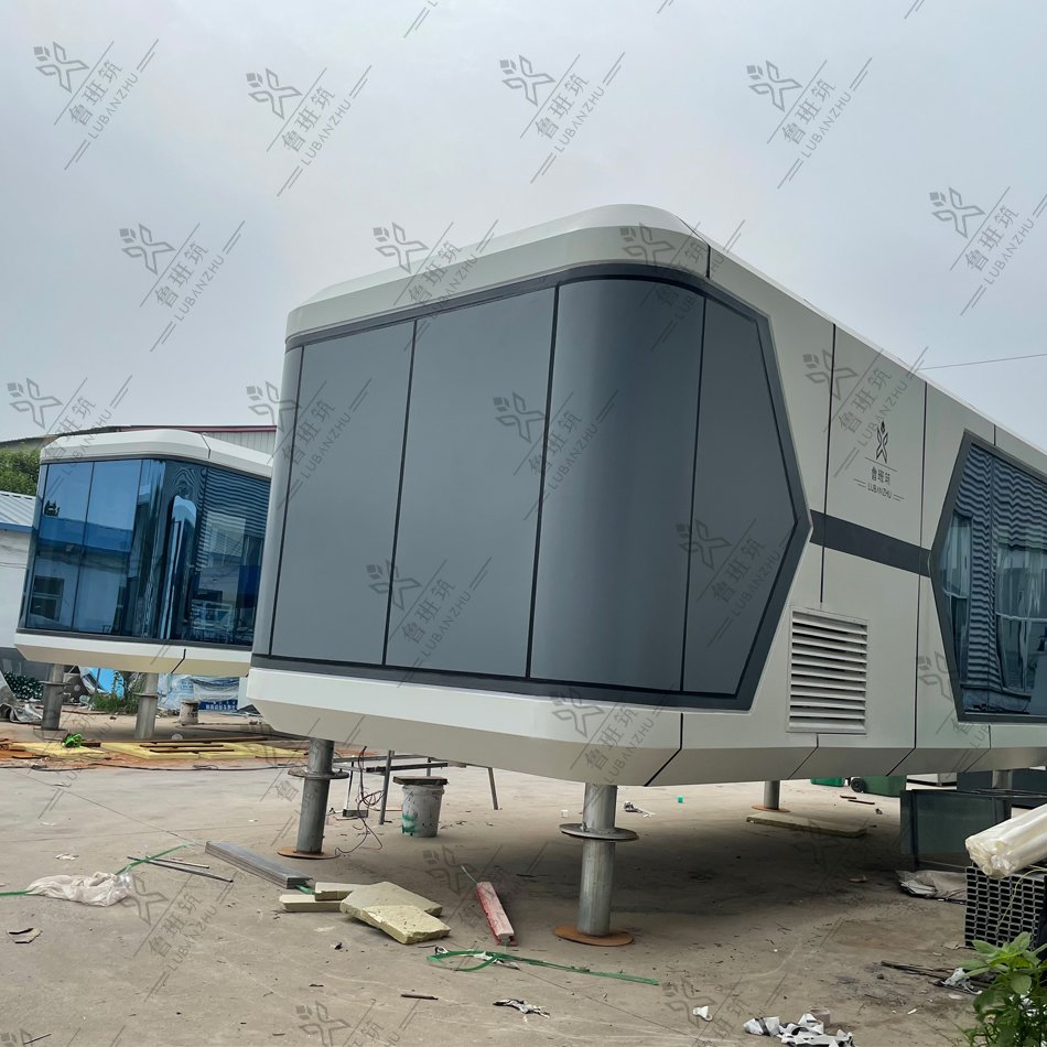 Ready to Ship Factory Custom Modern Eco Prefab Mobile Home Capsule House Hotel with Toilet for Resort