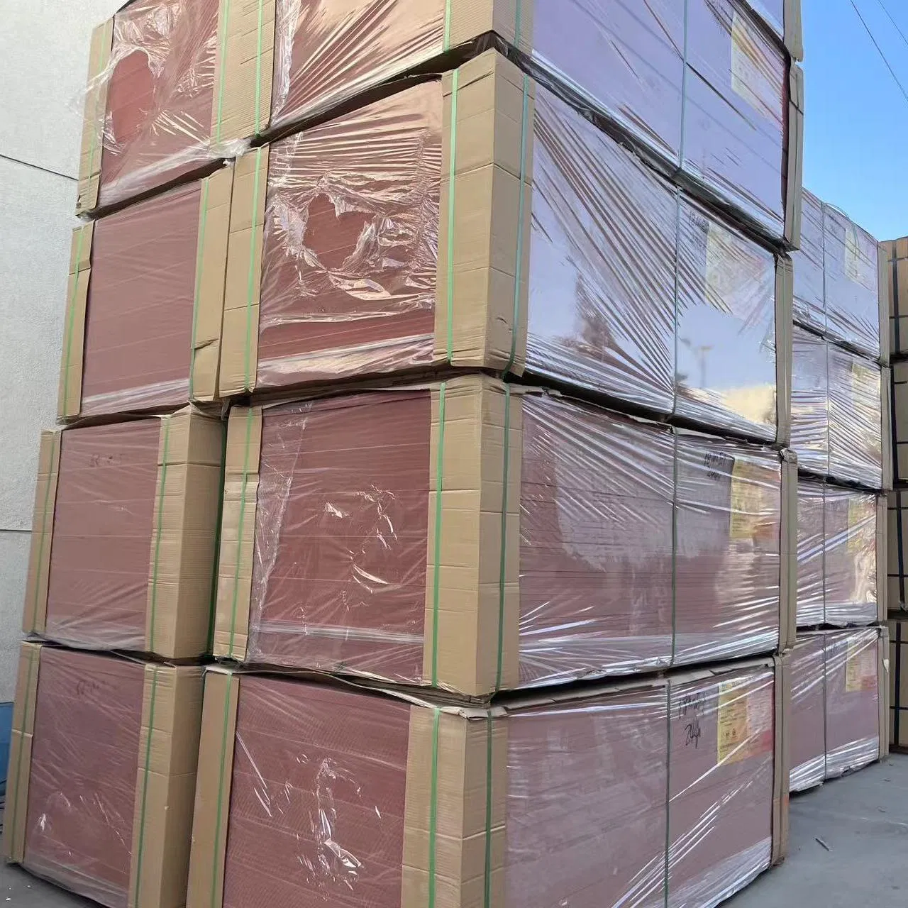 Versatile MDF Board for Creative Furniture and Decoration, Density 700-780kgs/Cbm