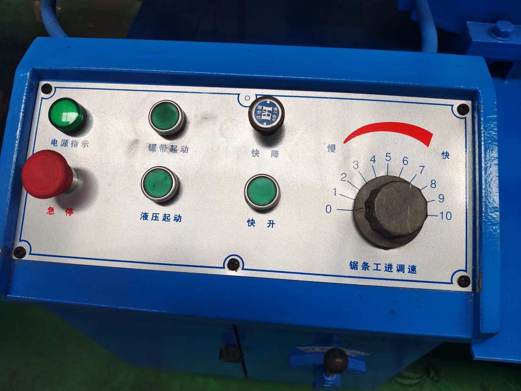 Ленточная пила по металлу вертикальная автоматическая с редуктором