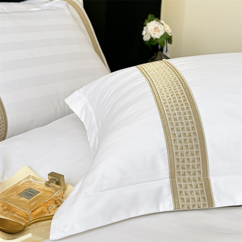 White Cotton Hotel Linen Gold Embroidery Webbing Bed Duvet Cover Bed Sheets Queen King Size Microfiber Four Piece Sateen Stripe Bedding Set for Hotel