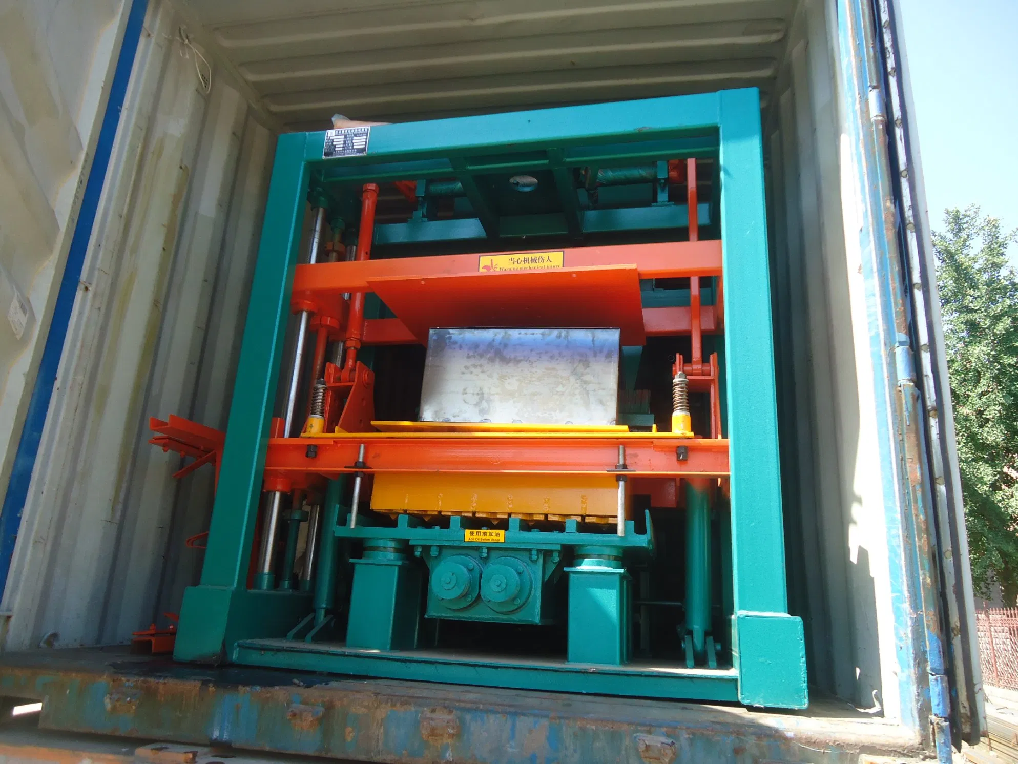 Qt4-20 Semi Automatic Concrete Block Moulding Machine