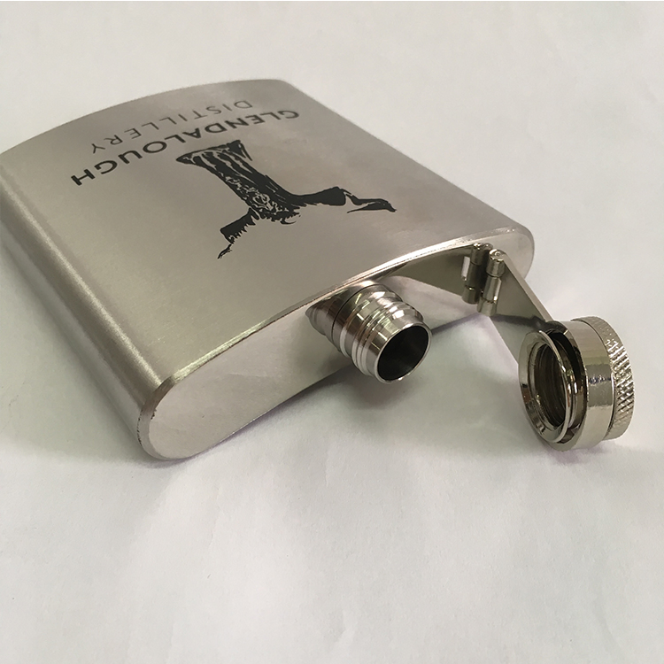 Stainless Steel Hip Flask Traveling Carry Wine Flasks with Silkscreen Print Logo for Red Tape Redbreast Redemption
