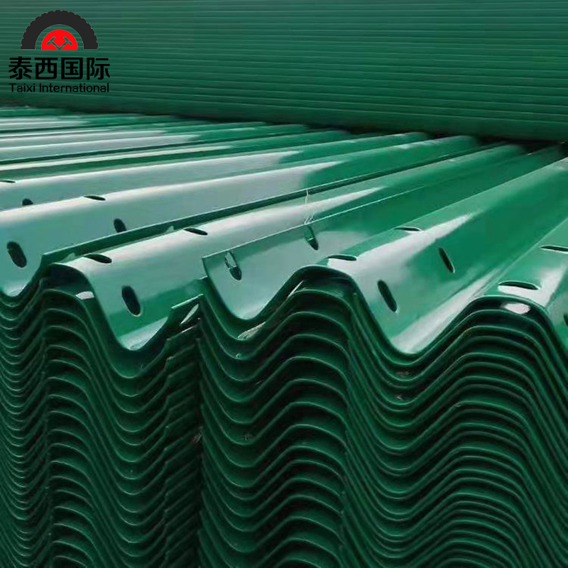 Thrie Radius Curved Guardrail Beam Road Barriers Galvanized Road Crash Barrier